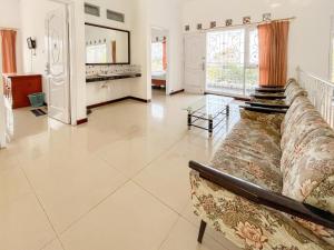 Urbanview Golden Barbie near Jawa Timur Park 2