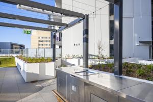Central Woden Gem, Parking, Shops, Hospital