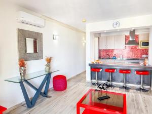 Gigantes Cliff House