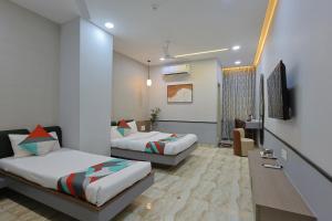 Hotel Shiv Vatika, Vesu, Surat