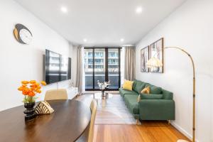 Central Comfort ,CBD 2BR w Free Parking, Wifi