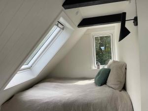 Lovely Year-Round Home With Sea View