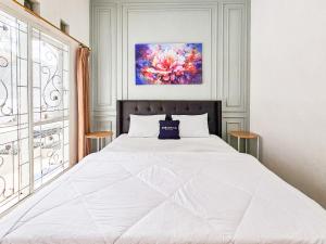 Urbanview Golden Barbie near Jawa Timur Park 2