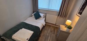 Reardon near warwick hospital, free parking, fast wifi, sleeps 5