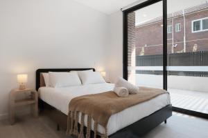 Nomadic 2 bedroom Apt in Burwood near everything