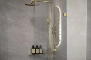 Nomadic 2 bedroom Apt in Burwood near everything