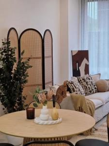 Nomadic 2 bedroom Apt in Burwood near everything