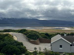 Lagoon & beach paradise