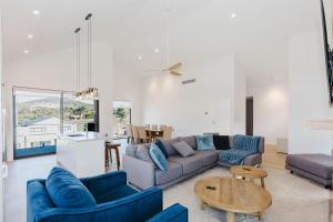 The Peak at Rawson Retreat - Luxury with EV Outlet