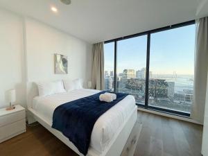 2-Bedroom Waterview Apartment in CBD