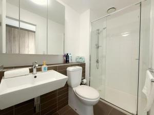 2-Bedroom Waterview Apartment in CBD