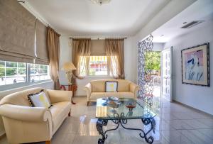 Luxury Seaside Villa Plumeria ,50m to Sandy Beach, Chania