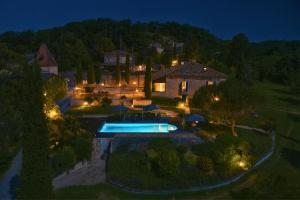 Domaine de la Roque à la campagne BBQ ping pong-piscine prviée chauffée