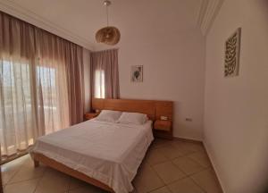 Pied dans leau avec 4 piscines -BERALMAR