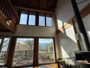 Cabin A MtFuji view, BBQ, lake Saiko 3mins, hammock, wood deck