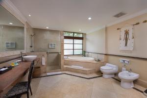 Bathroom, The Jayakarta Bali Beach Resort & Spa in Bali