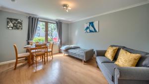 Sharon Apartments Back Hilton