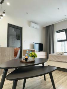 Vinhomes Smartcity- Căn hộ dich vụ - Zhomestay 2511