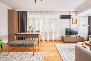 Charming Bagdat Avenue Hideaway, Near Marina