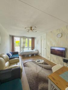 Comfortable 2BR London Stay 4 Beds Sleeps 5