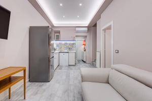 LuxurySistersHouse 2 min Colosseum