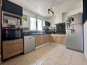 Villas Villa FURGY - Climatisation et parking : photos des chambres