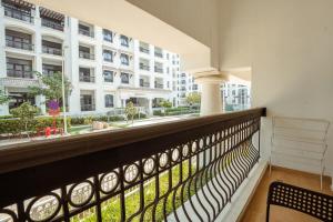 G06 Ansam Amalfi-Inspired Studio Yas Island Escape