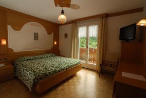 Double or Twin Room with Lake View