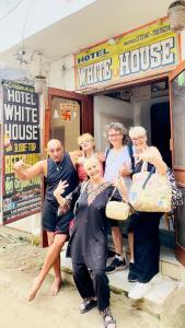 Hotel White House - A Family Homestay