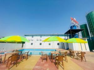 Riverside Retreat Dombivli - Swimming Pool - Couple Friendly - Comfortable Stay