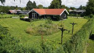 Moderne sommerhus, 8 senge, 250 mtr til sandstrand