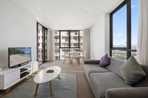 Luxury Beaches Broadbeach 906