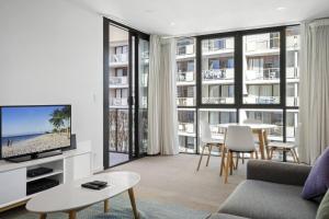 Luxury Beaches Broadbeach 906