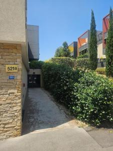 Appartements Charming 1 Bedroom Apartment with terrace air conditioning and private parking : photos des chambres