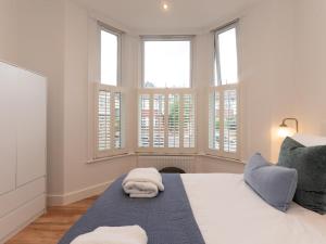 Elegant St Margarets 1BR near Transport London Pass the Keys