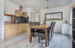 2 Bedroom Nice Home In Erm