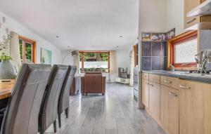 2 Bedroom Nice Home In Erm