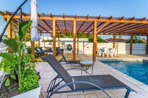 Black Swan Villa Pervolia