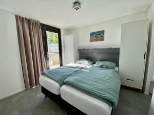 Breskens Chalet Duingras mit Zaun & Windschutz Nr B125