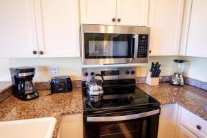 NEW Summer Special - Beautiful Kapalua Ocean and Golf Course View