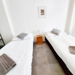 Friends on the Road D4 Prague