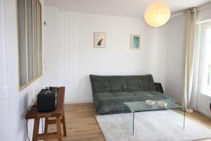 Charmant 2 pièces, calme, rénové, balcon