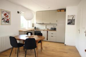 Charmant 2 pièces, calme, rénové, balcon