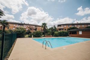 Bird garden, Piscine, Parking, Calme