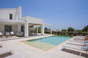 Villa Mareiva - Heated Pool, Beach 150 mt