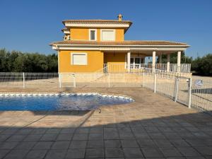 Aldora Rural Casa con piscina