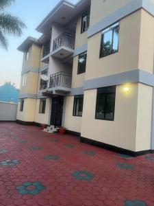 Kilimanjaro Helichrysum Homes