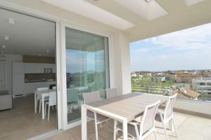 Attico 6 posti letto Zona Piazza Aurora 280m dal mare