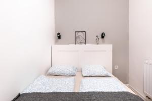 CS14 Silver Apartment