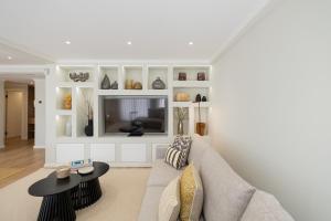 Superb 3 Bed Aprt in the Heart of Monte Estoril